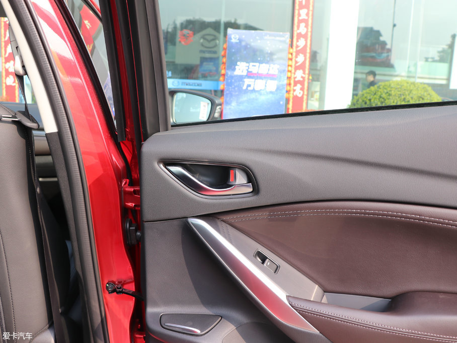 2017���Ɲ 2.0L �{�����F��