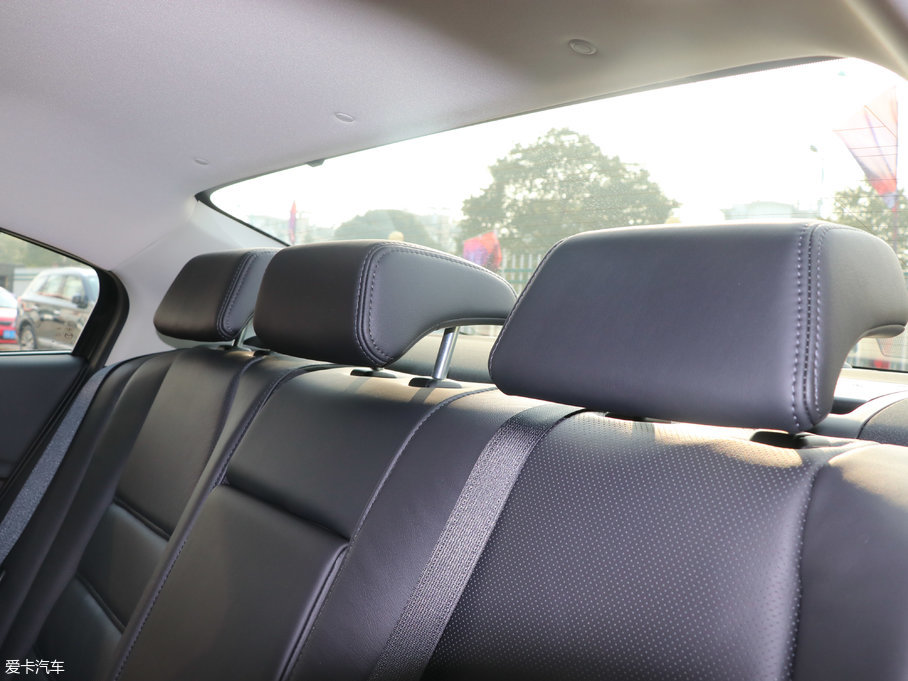 2017Ɲ 2.0L {(ln)F