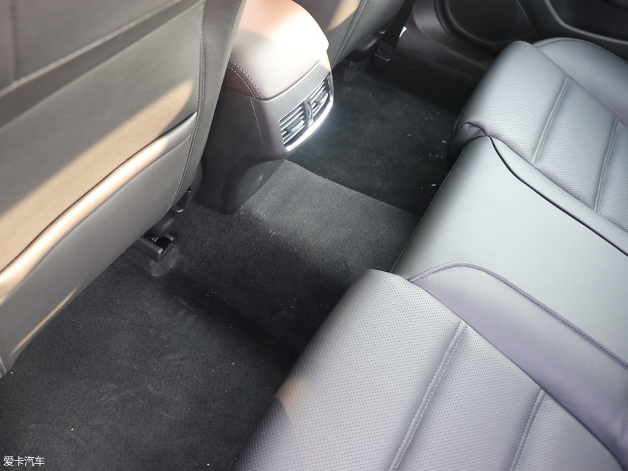 2017Ɲ 2.0L {(ln)F