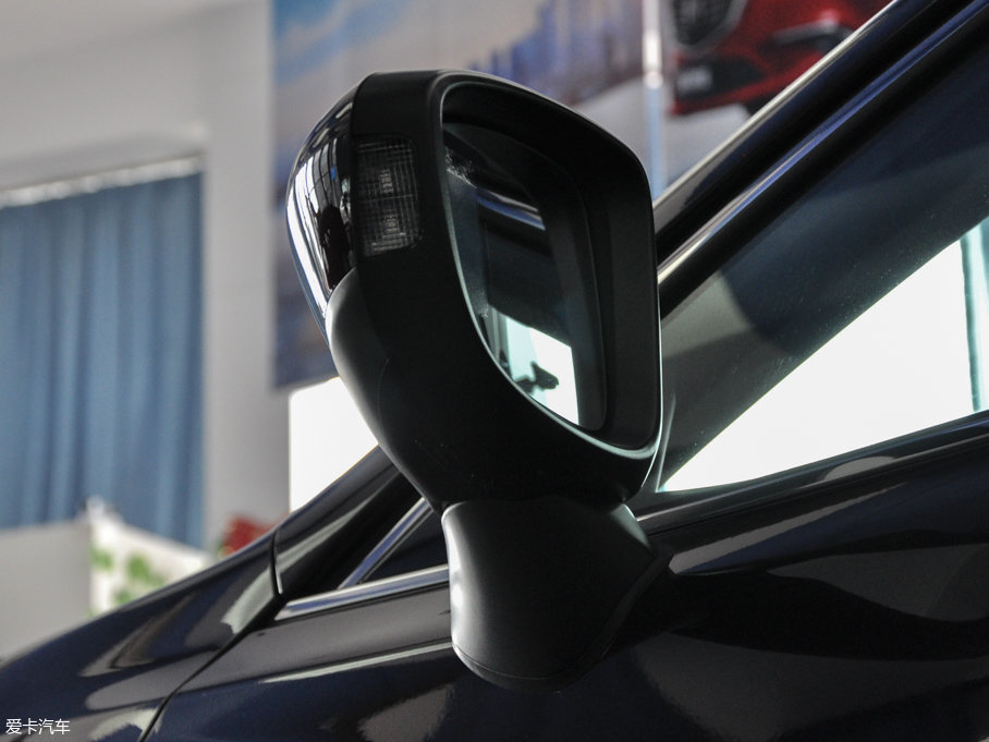 2017���Ɲ 2.0L �{��r�а�