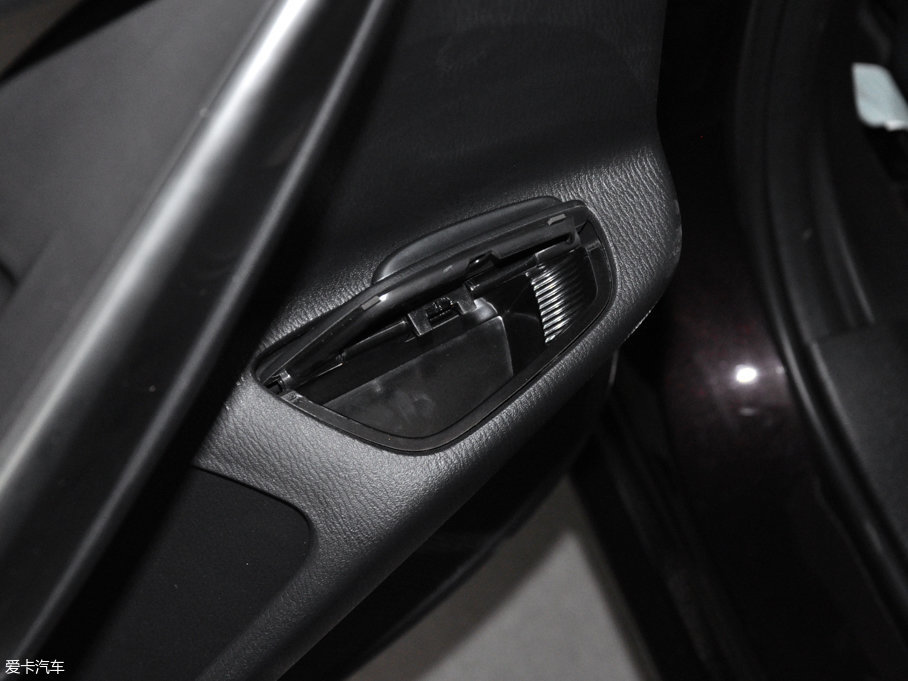 2017���Ɲ 2.0L �{��r�а�