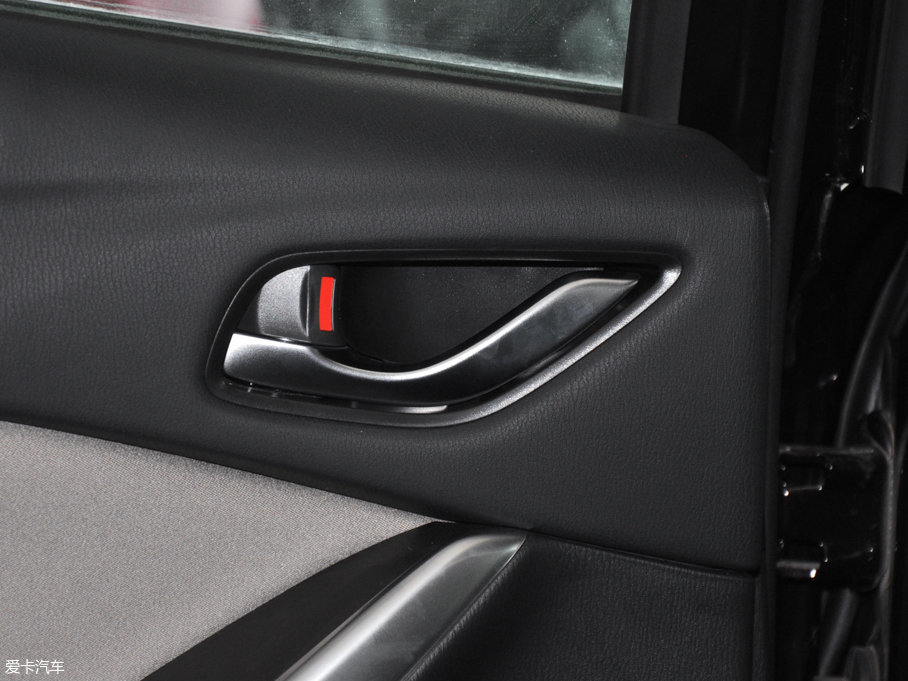 2017���Ɲ 2.0L �{��r�а�