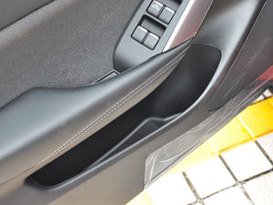 2018款2.0L 自动两驱蓝天活力版 前门储物空间