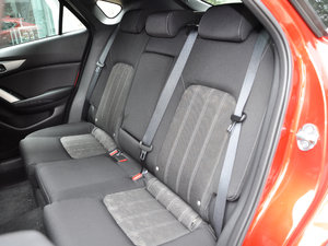 2018款2.0L 自动两驱蓝天活力版 后排座椅