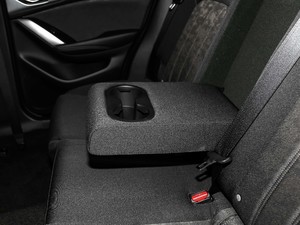 2018款2.0L 手动两驱蓝天活力版 后排中央扶手