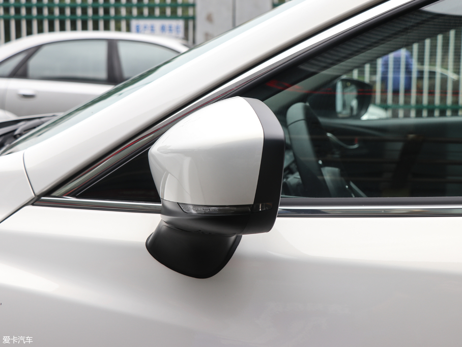 2018Ɲ 2.0L {(ln)F