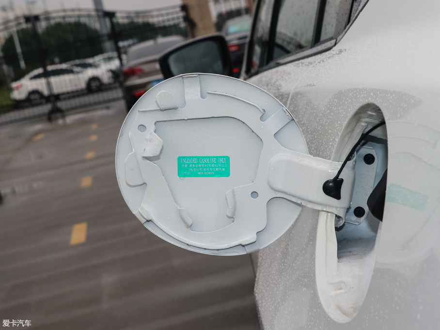 2018Ɲ 2.0L {(ln)F