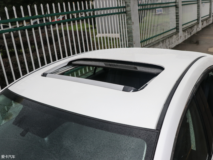 2018Ɲ 2.0L {(ln)F