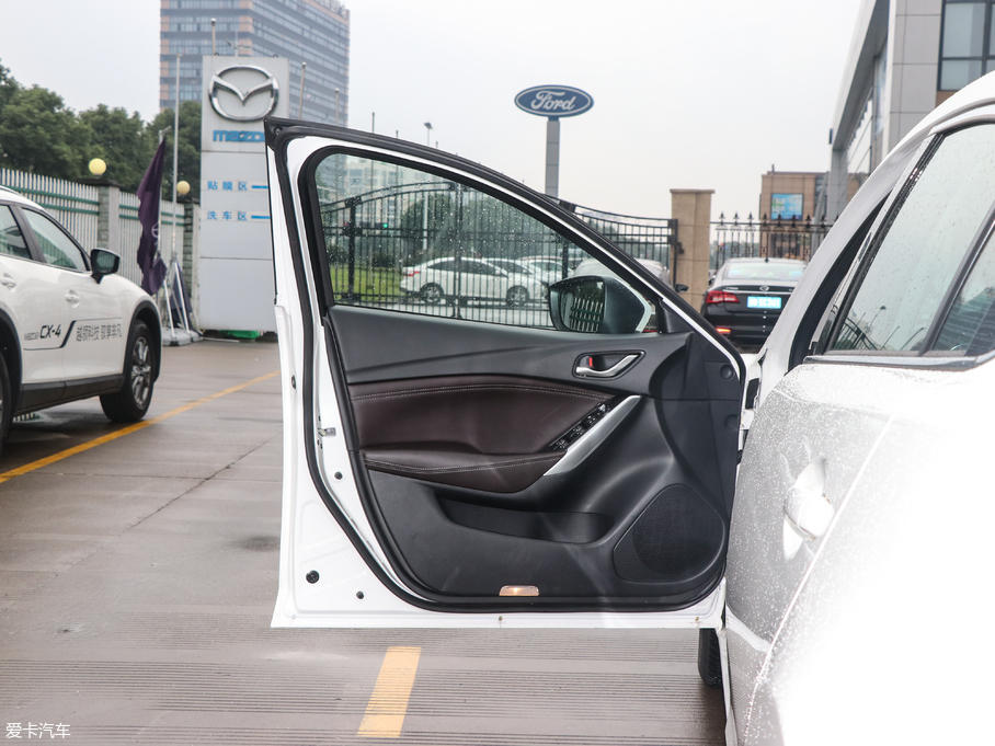 2018���Ɲ 2.0L �{�����F��