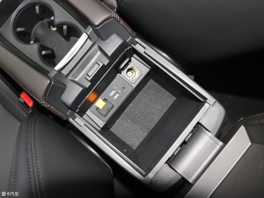 2018���Ɲ 2.0L �{�����F��