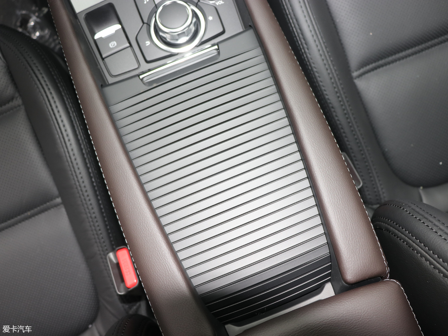 2018���Ɲ 2.0L �{(l��n)�����F��