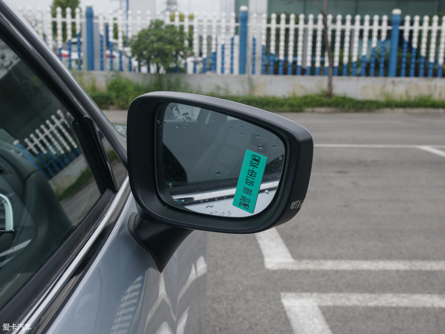 2018Ɲ 2.0L {(ln)F