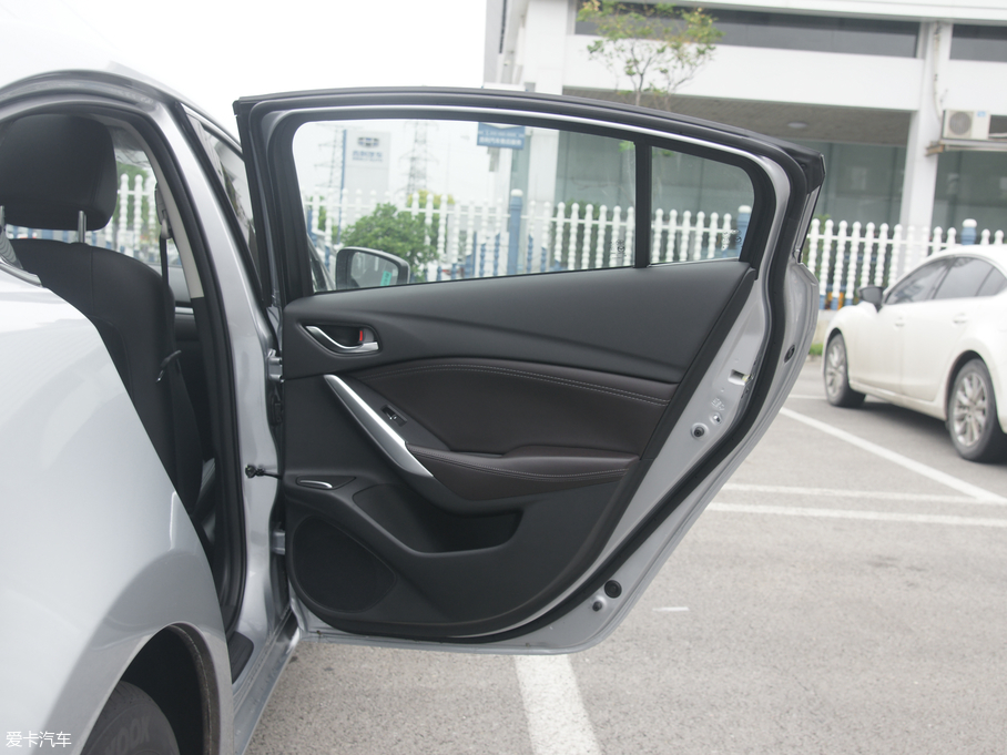 2018Ɲ 2.0L {(ln)F