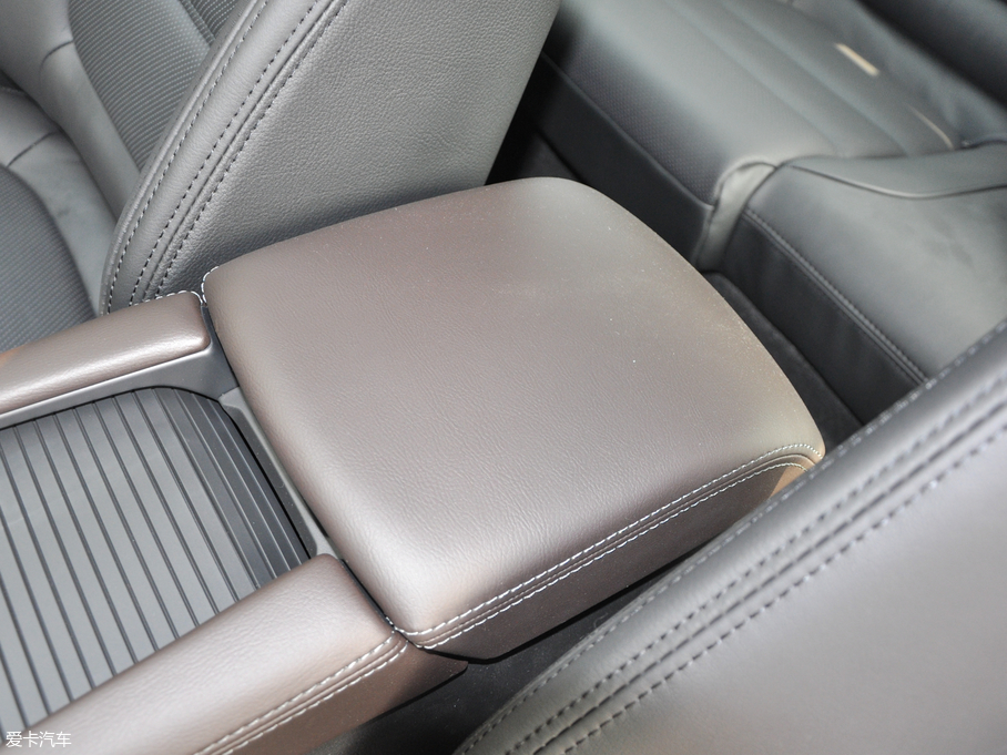 2018Ɲ 2.0L {(ln)A