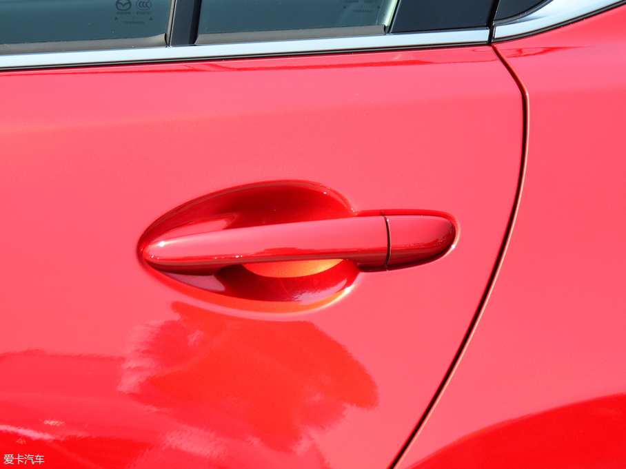 2018Ɲ 2.0L {(ln)F