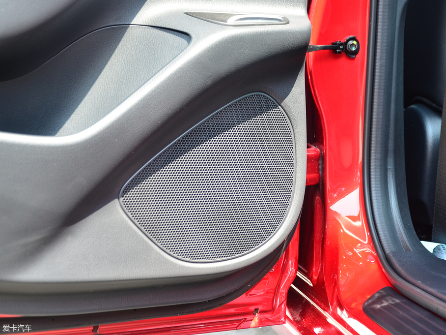 2018Ɲ 2.0L {(ln)F