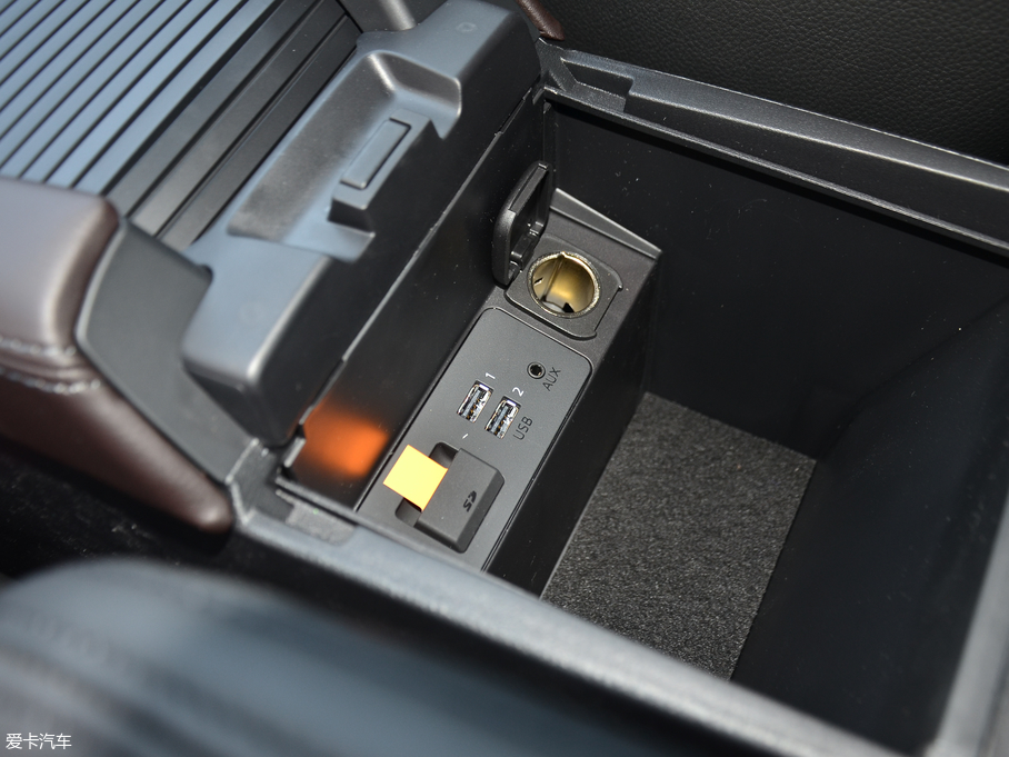 2018Ɲ 2.0L {(ln)F