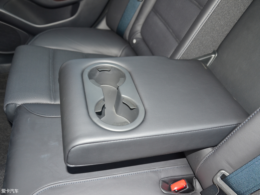 2018Ɲ 2.0L {(ln)F