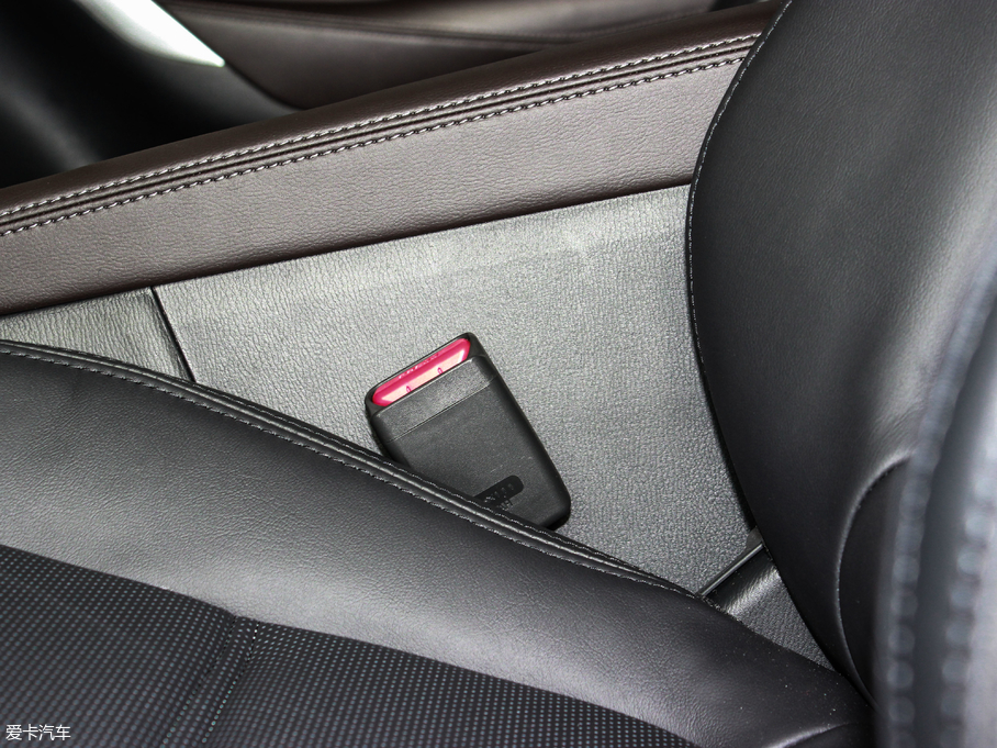 2018Ɲ 2.0L {(ln)A