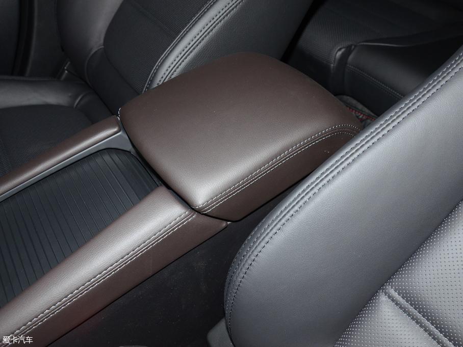 2018Ɲ 2.0L {(ln)A