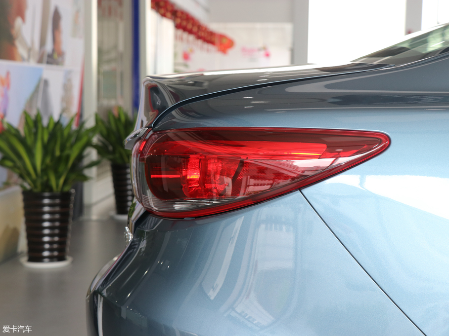 2018���Ɲ 2.0L �{(l��n)����A��