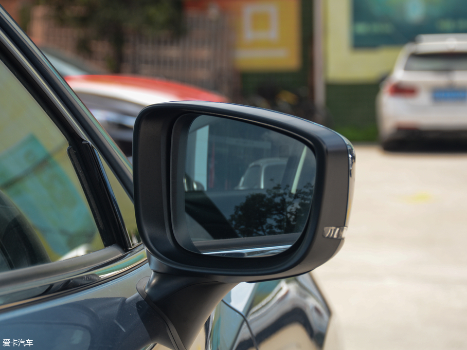 2018Ɲ 2.0L {(ln)F