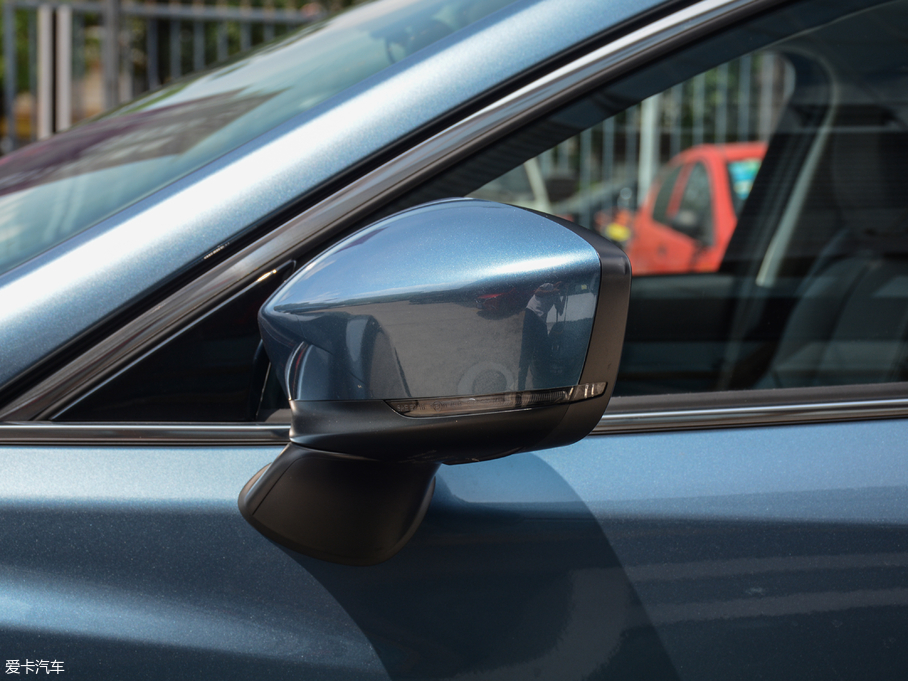 2018Ɲ 2.0L {(ln)F