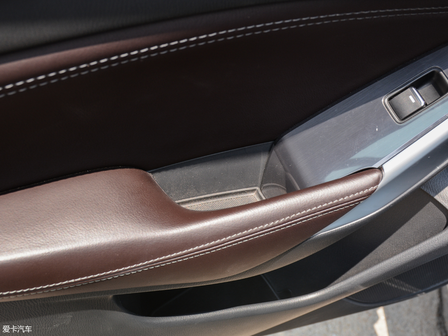 2018Ɲ 2.0L {(ln)F