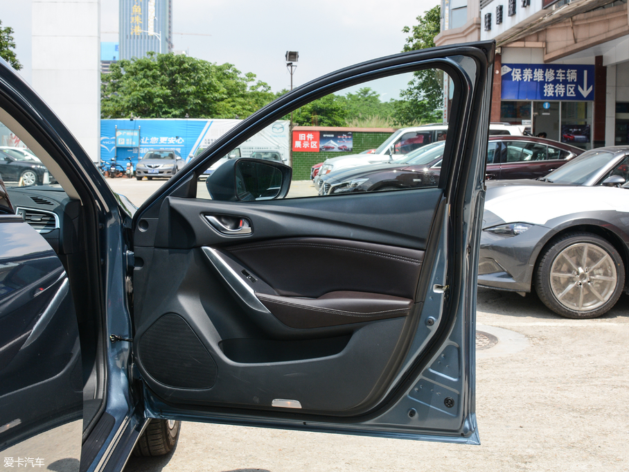 2018Ɲ 2.0L {(ln)F