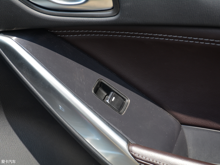 2018���Ɲ 2.0L �{(l��n)�����F��