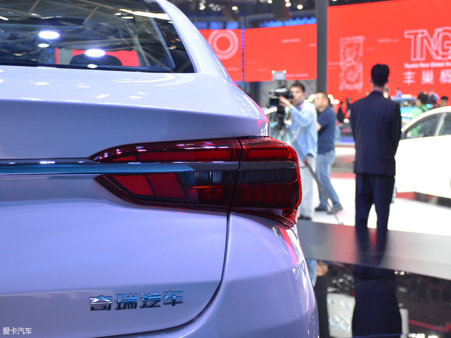 2018GX 1.5T CVTɫ (gu)V