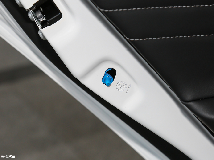 2018GX 1.5T CVTɫ (gu)V