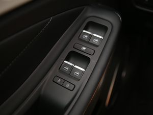 20181.5T CVTɫ V {܇ƅ^	