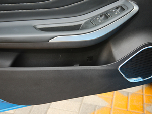 2019款PRO 1.5L CVT乐活版 国VI 前门储物空间