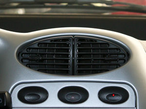 2009款0.8L 手动新启航版 空调出风口
