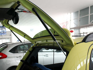 2009款0.8L 手动新启航版 空间座椅