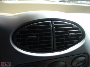 2009款1.1L 手动启航版 空调出风口