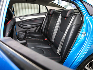 2020款1.5T 手动运动版 后排座椅