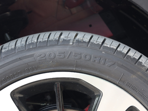 2021款PLUS 1.5L 手动痛快红枣版 轮胎尺寸