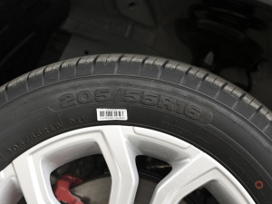 2021款钻石版 1.5L 手动2克拉 轮胎品牌