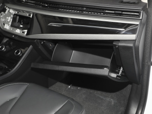 2021款PRO 1.5L 手动青春版 手套箱