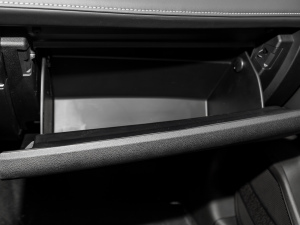 2021款1.5T CVT尊贵型 手套箱