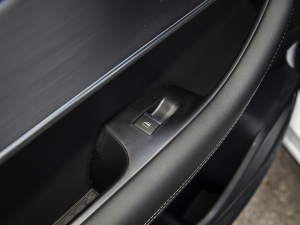 2021款1.5T 手动豪华型 后排车窗控制区
