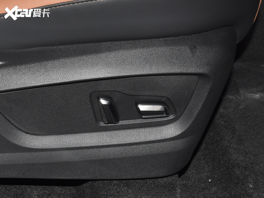 20228 PLUS Hi 390TGDI DCT(q)