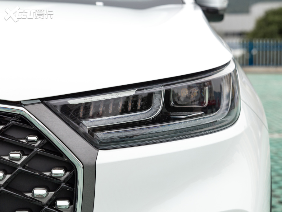 2022����8 PLUS �H�i�� 390TGDI DCT�����