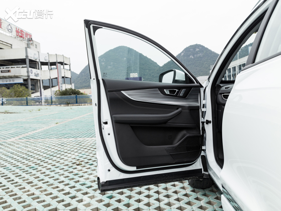 20228 PLUS Hi 390TGDI DCT