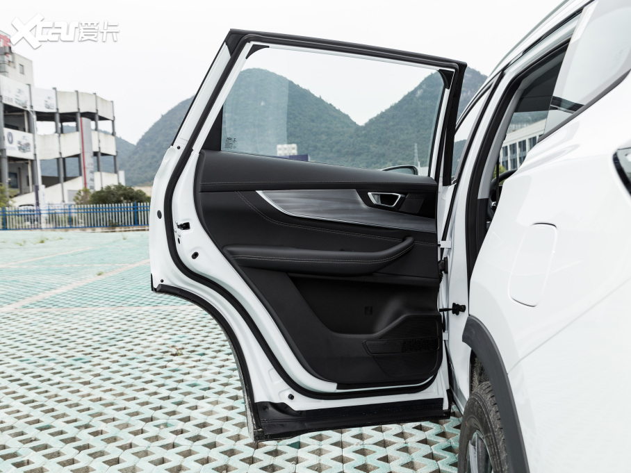 20228 PLUS Hi 390TGDI DCT