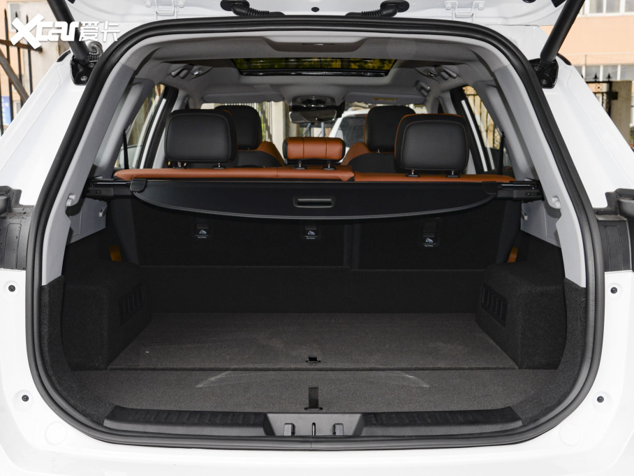 20228 PLUS Hi 390TGDI DCT+