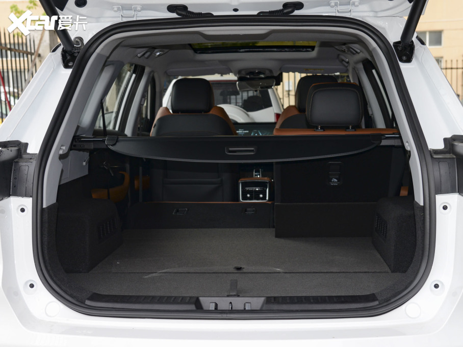 20228 PLUS Hi 390TGDI DCT+