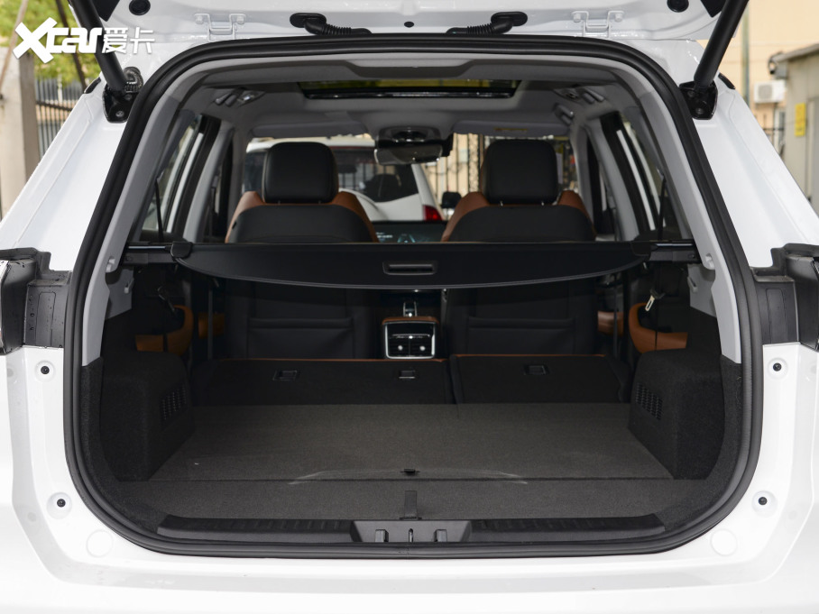 20228 PLUS Hi 390TGDI DCT+